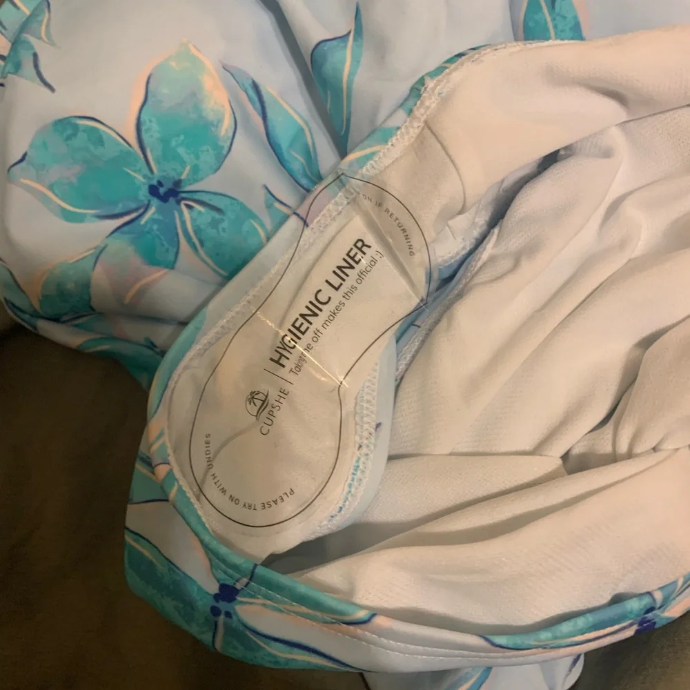 Cupshe Ruffled One Piece Bathing Suit - Picture 5 of 7